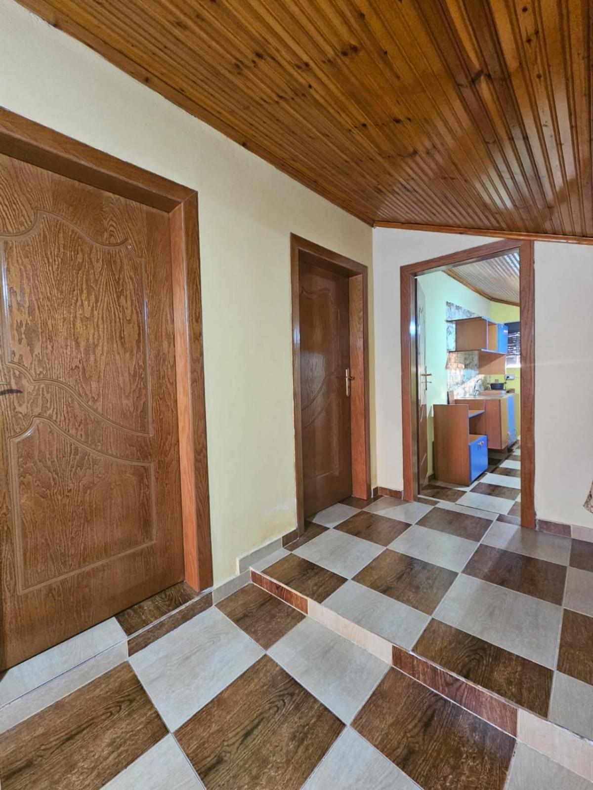 Castle - Inside,Voga Guesthause Hotel Kruje Exterior photo