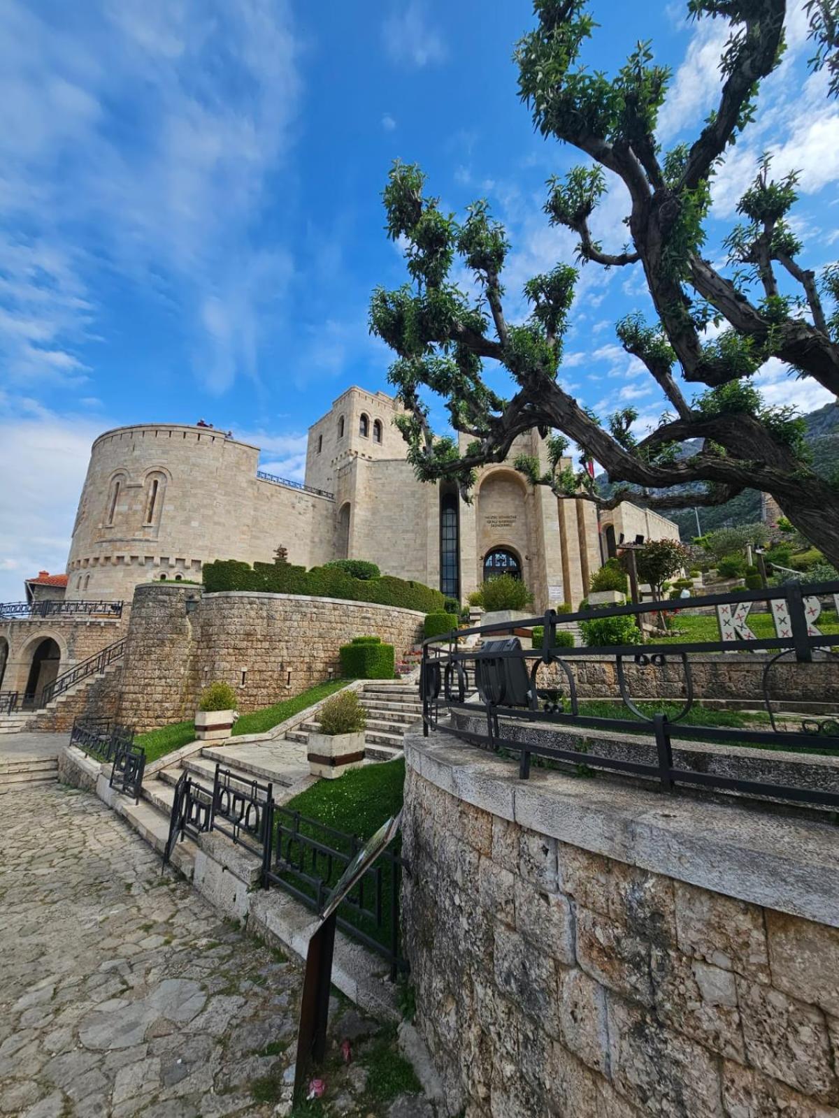 Castle - Inside,Voga Guesthause Hotel Kruje Exterior photo